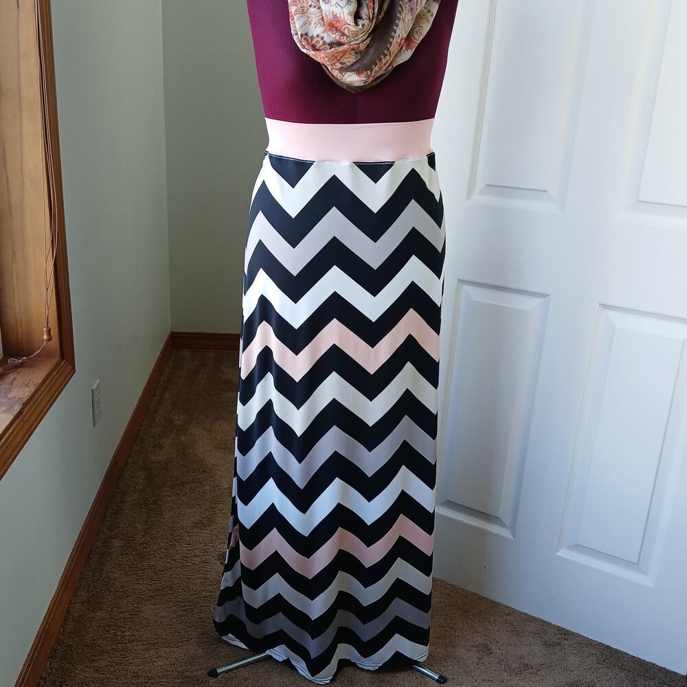 Upcycled Elastic-Free Maxi Skirt 2X / 3X plus size chevron pink grey casual - Picture 4 of 14